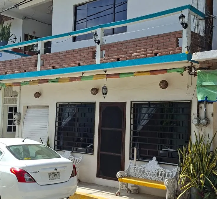 Fachada de Casa Llanos en el centro de Tecolutla, Veracruz