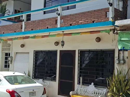 Fachada de Casa Llanos en el centro de Tecolutla, Veracruz