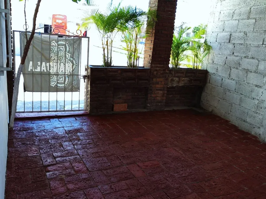 Entrada techada de Casa Mandala