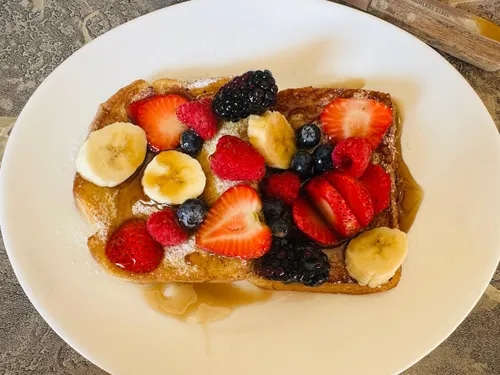 Pan francés con frutos rojos de Restaurante El Manglar en Tecolutla
