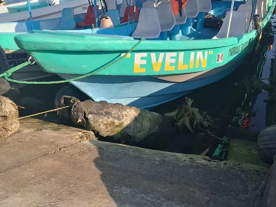 Lancha "Evelin" atracada en el embarcadero de Tecolutla