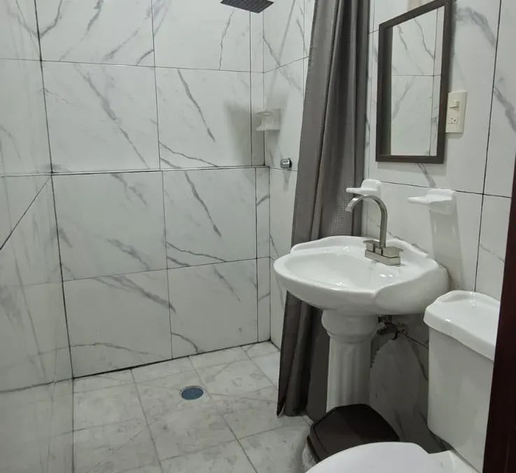 Baño privado con regadera de Casa Llanos en Tecolutla