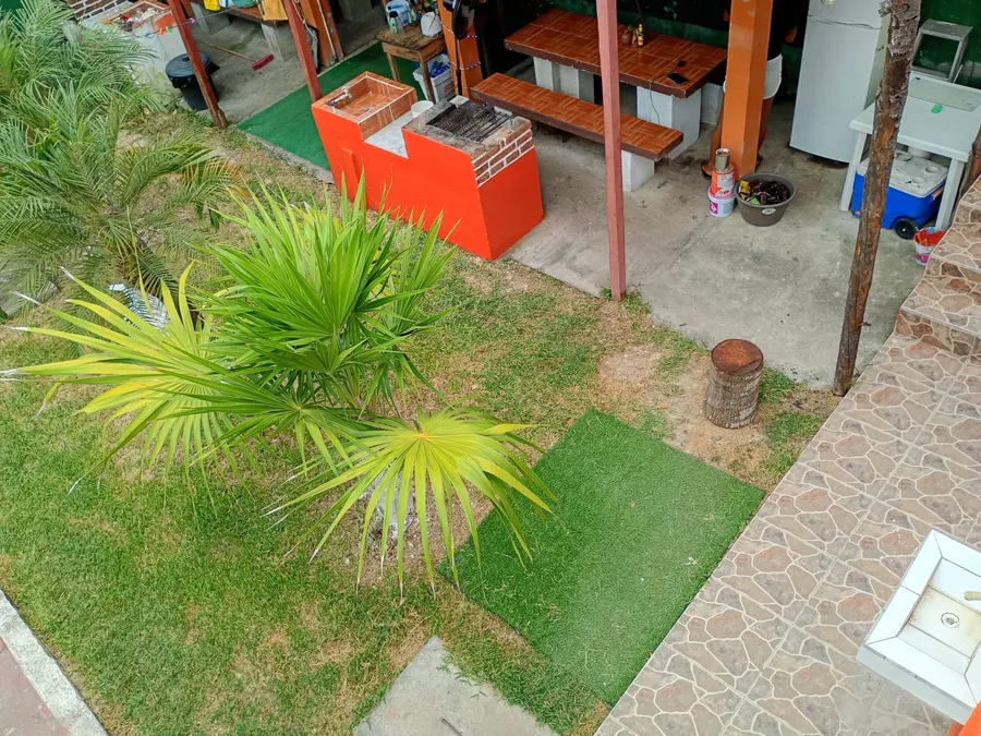 Área de asador y jardín de Hotel Valeria