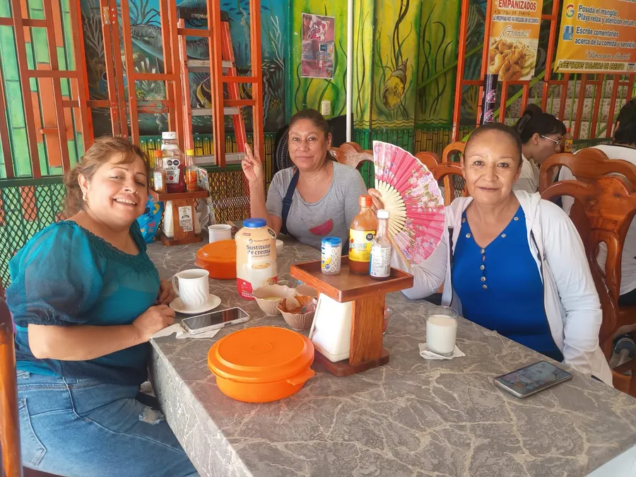 Interior del comedor de Restaurante El Manglar en Tecolutla, Veracruz