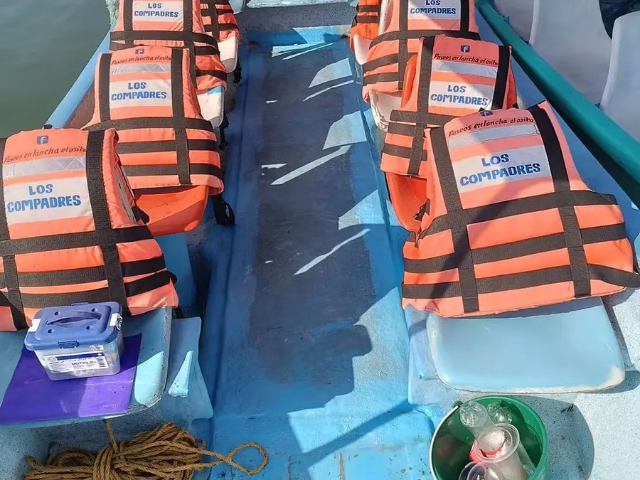 Chalecos salvavidas de la lancha "Los Compadres" a bordo