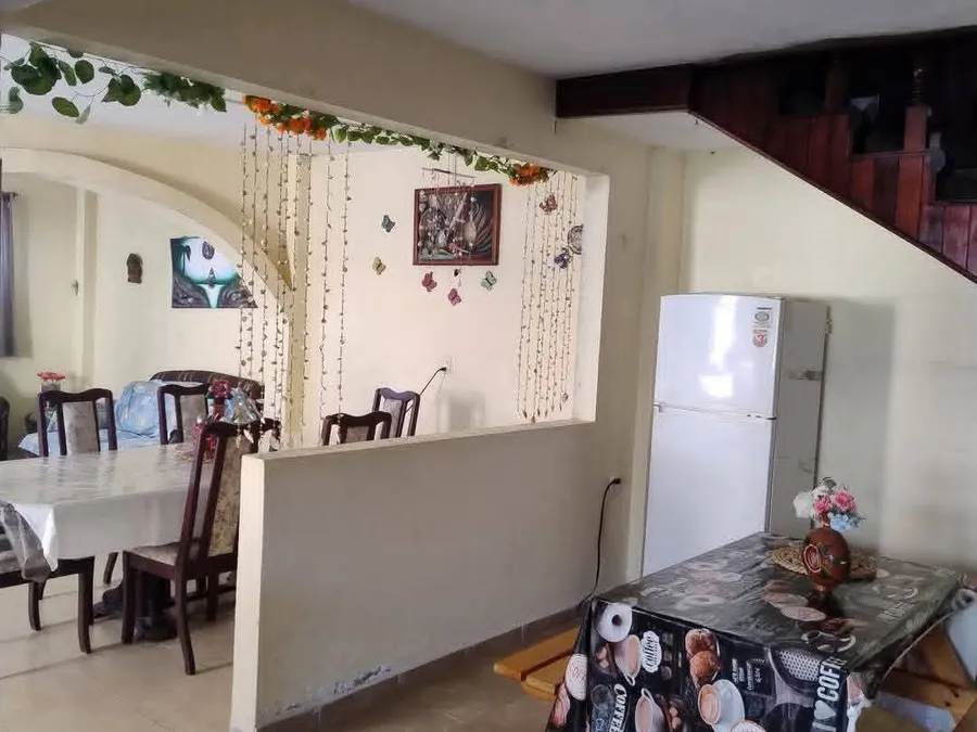 Cocina y área de escaleras de Casa General