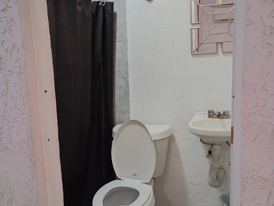Habitación de Hotel Valeria con dos camas y aire acondicionado