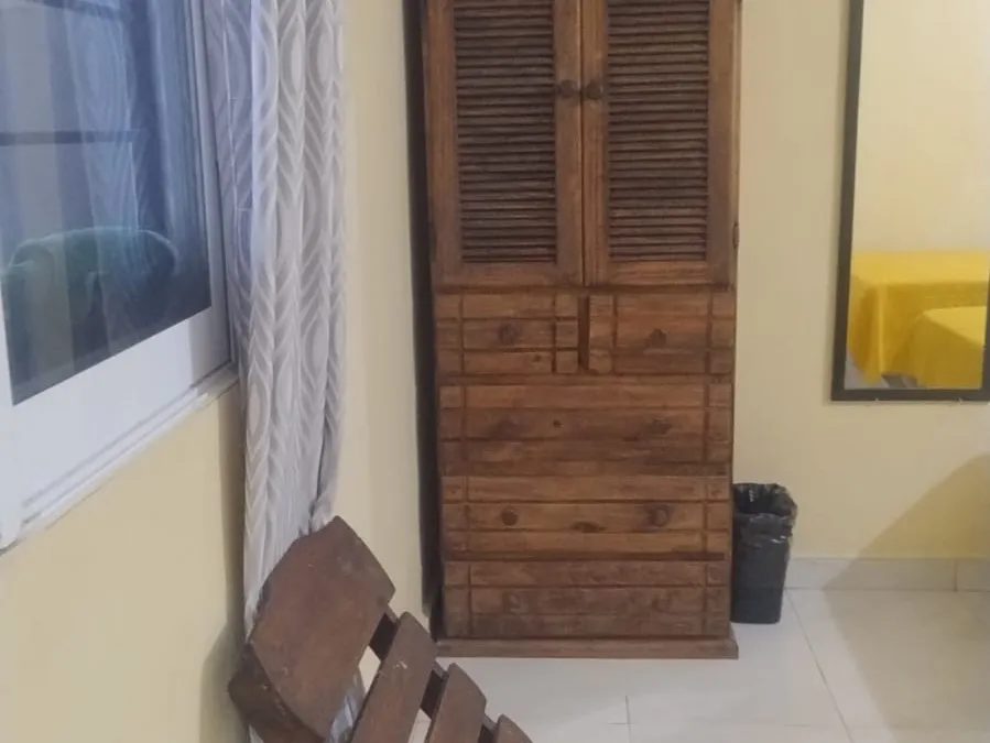 Clóset de madera en las recámaras de los departamentos Raysemar