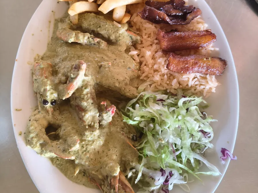 Camarones en salsa verde con plátano frito de Restaurant Panchita