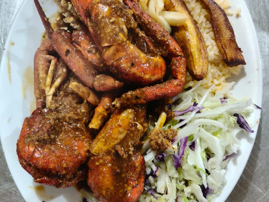 Langosta y jaiba en salsa de adobo de Restaurant Panchita