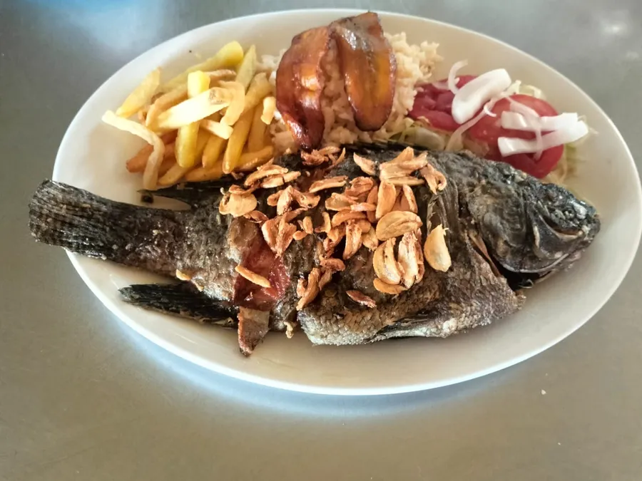 Pescado entero frito con ajo de Restaurant Panchita